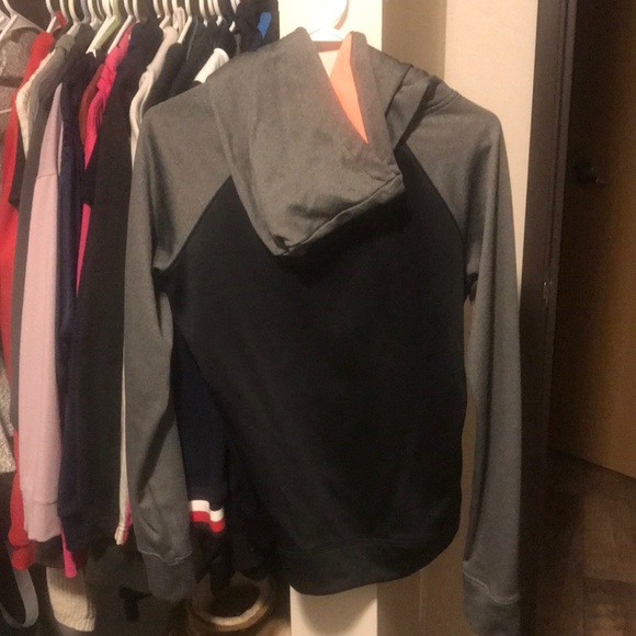 Under Armour Sweatshirt - Picture 2 of 2